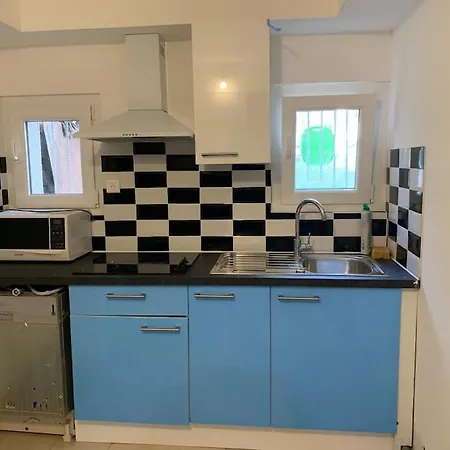 2 Ideal For 4 Apartment