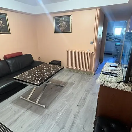 2 Ideal For 4 Apartment *